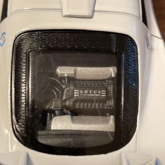 Kinsmart 2012 Lotus Exige R-GT 1:32 scale Die Cast Car KT-5362 - Picture 6 of 11